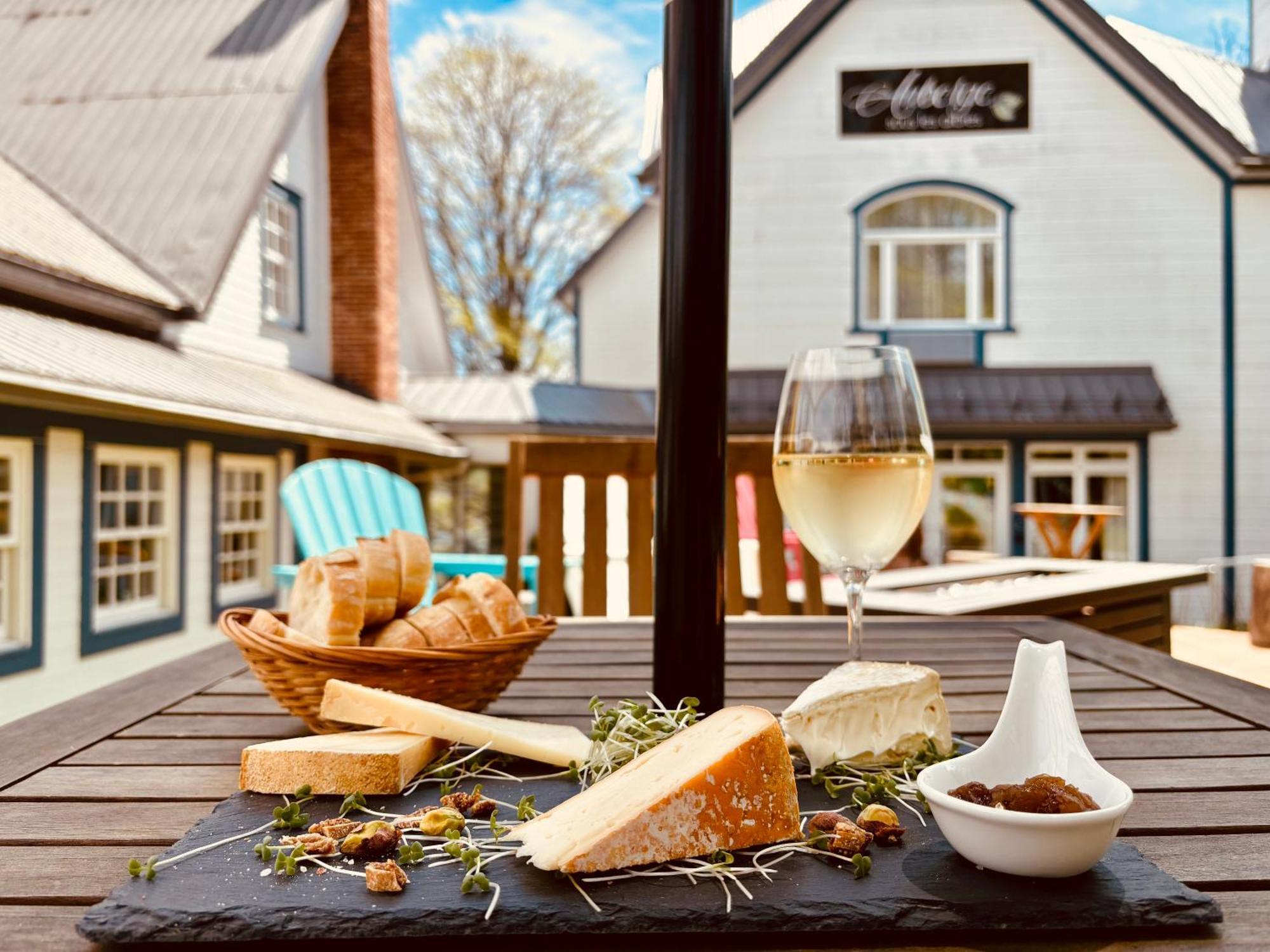 Auberge Sous Les Arbres Gaspé Zewnętrze zdjęcie